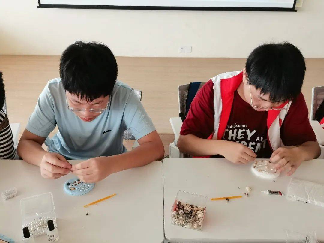 新时代文明实践中心上才艺了!电子pg白T恤上作画!诸暨(图8) 新时代文明实践中心上才艺了!电子pg白T恤上作画!诸暨(图8)