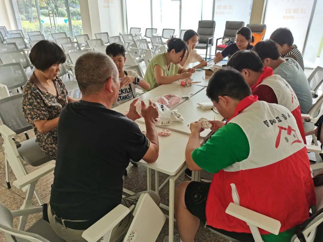 新时代文明实践中心上才艺了!电子pg白T恤上作画!诸暨(图3) 新时代文明实践中心上才艺了!电子pg白T恤上作画!诸暨(图3)