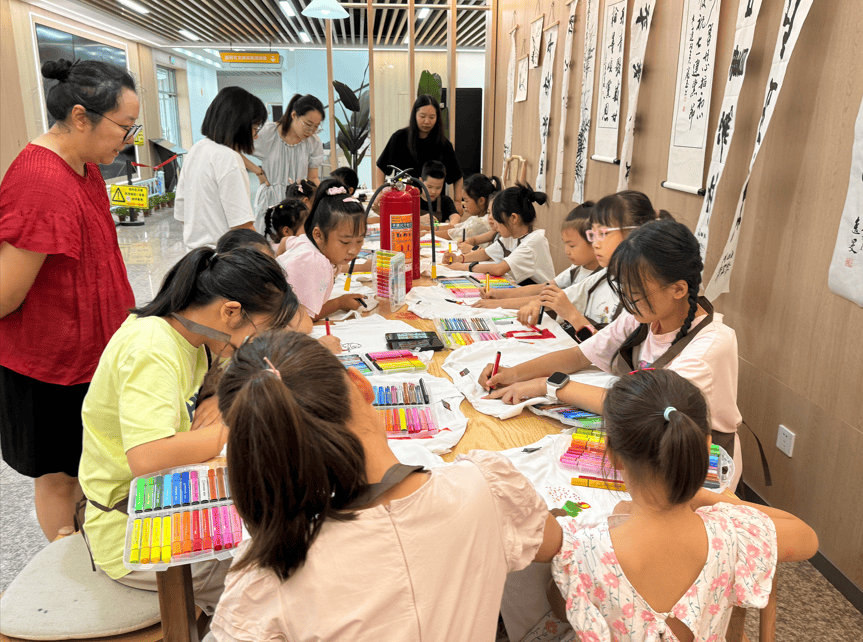 新时代文明实践中心上才艺了!电子pg白T恤上作画!诸暨(图6) 新时代文明实践中心上才艺了!电子pg白T恤上作画!诸暨(图6)