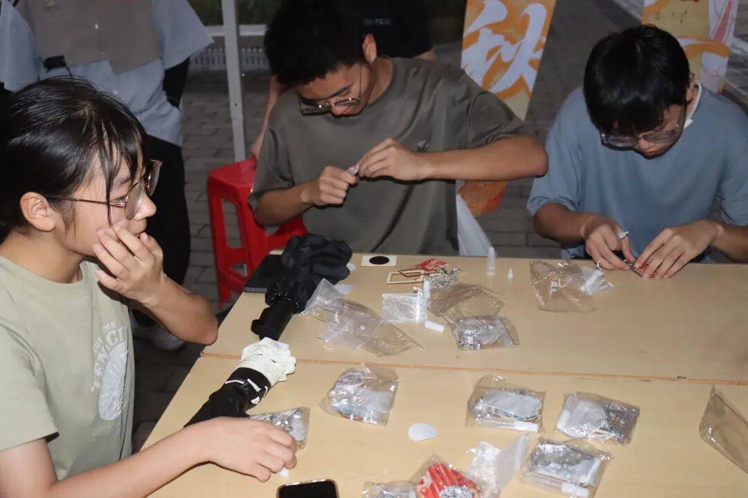 梦幻月球灯……这场暖心社区活动绝了!pg电子试玩漆扇DIY、苗银冰箱贴、(图2) 梦幻月球灯……这场暖心社区活动绝了!pg电子试玩漆扇DIY、苗银冰箱贴、(图2)