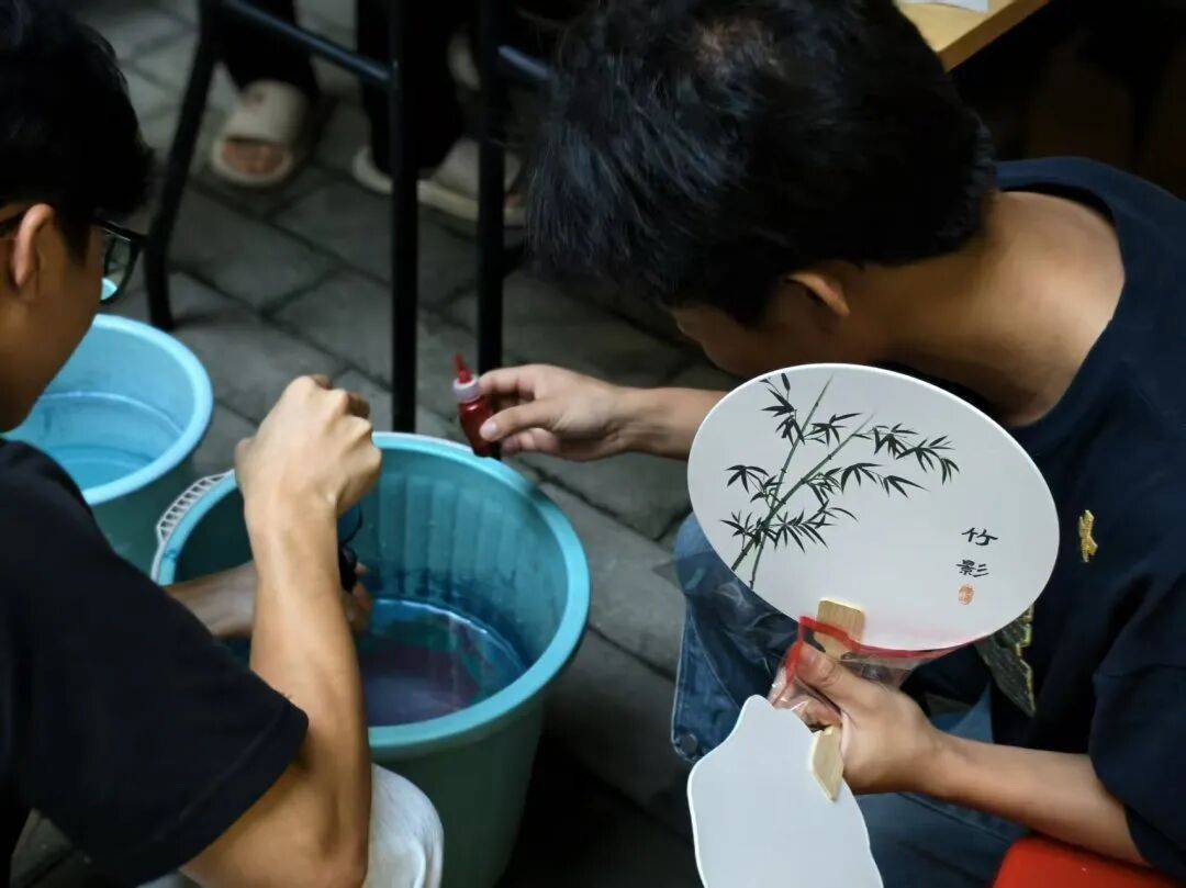 梦幻月球灯……这场暖心社区活动绝了!pg电子试玩漆扇DIY、苗银冰箱贴、(图6) 梦幻月球灯……这场暖心社区活动绝了!pg电子试玩漆扇DIY、苗银冰箱贴、(图6)